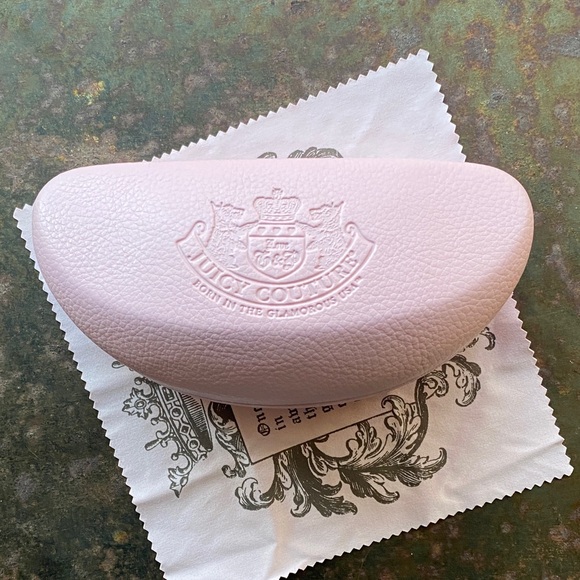 Juicy Couture Pink Hard Clamshell Large Sunglass Case with Cleaning Cloth. - Picture 3 of 7